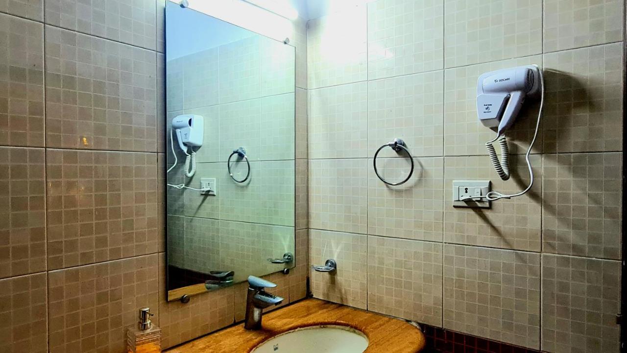 Lifespace- Spacious Hostel In A Luxurious Villa Pune Bagian luar foto