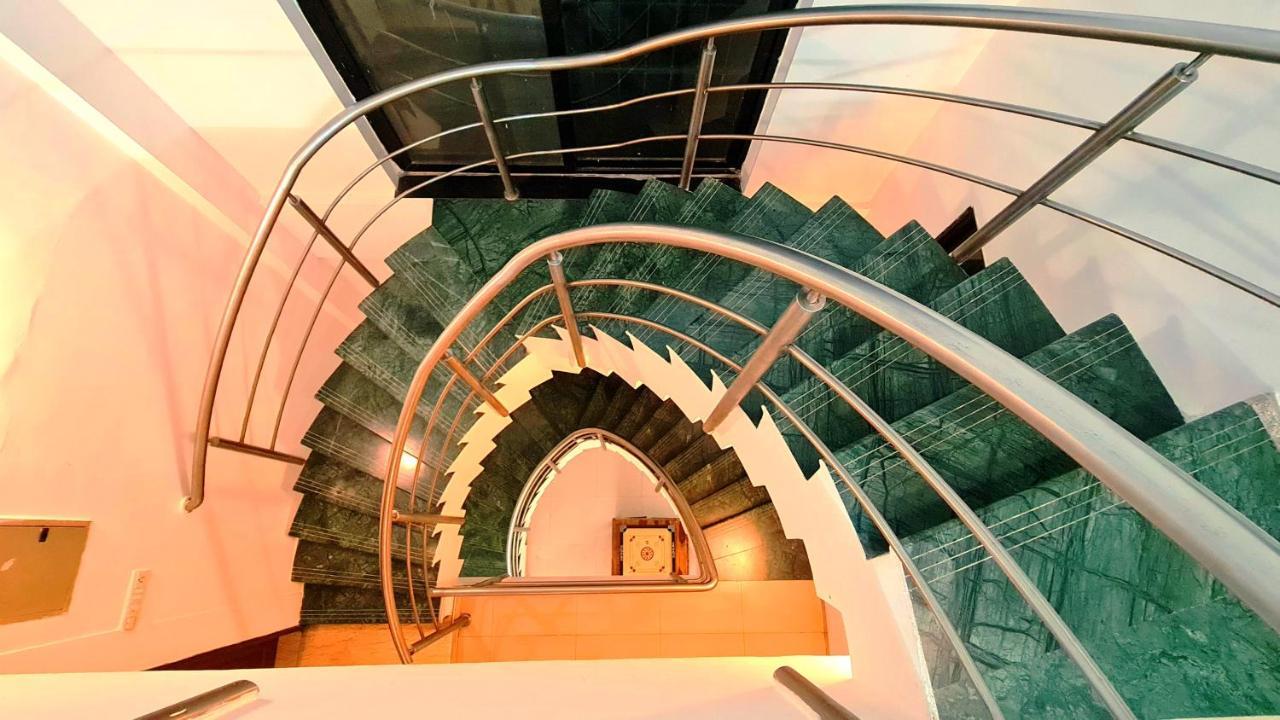 Lifespace- Spacious Hostel In A Luxurious Villa Pune Bagian luar foto